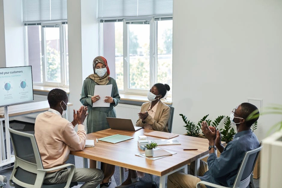 Il team di Evoluzione Manageriale Palermo durante una riunione strategica.